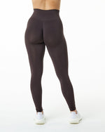 Magnify Seamless Scrunch Leggings - XS / Chocolate | LIMITLESS FIT WEAR